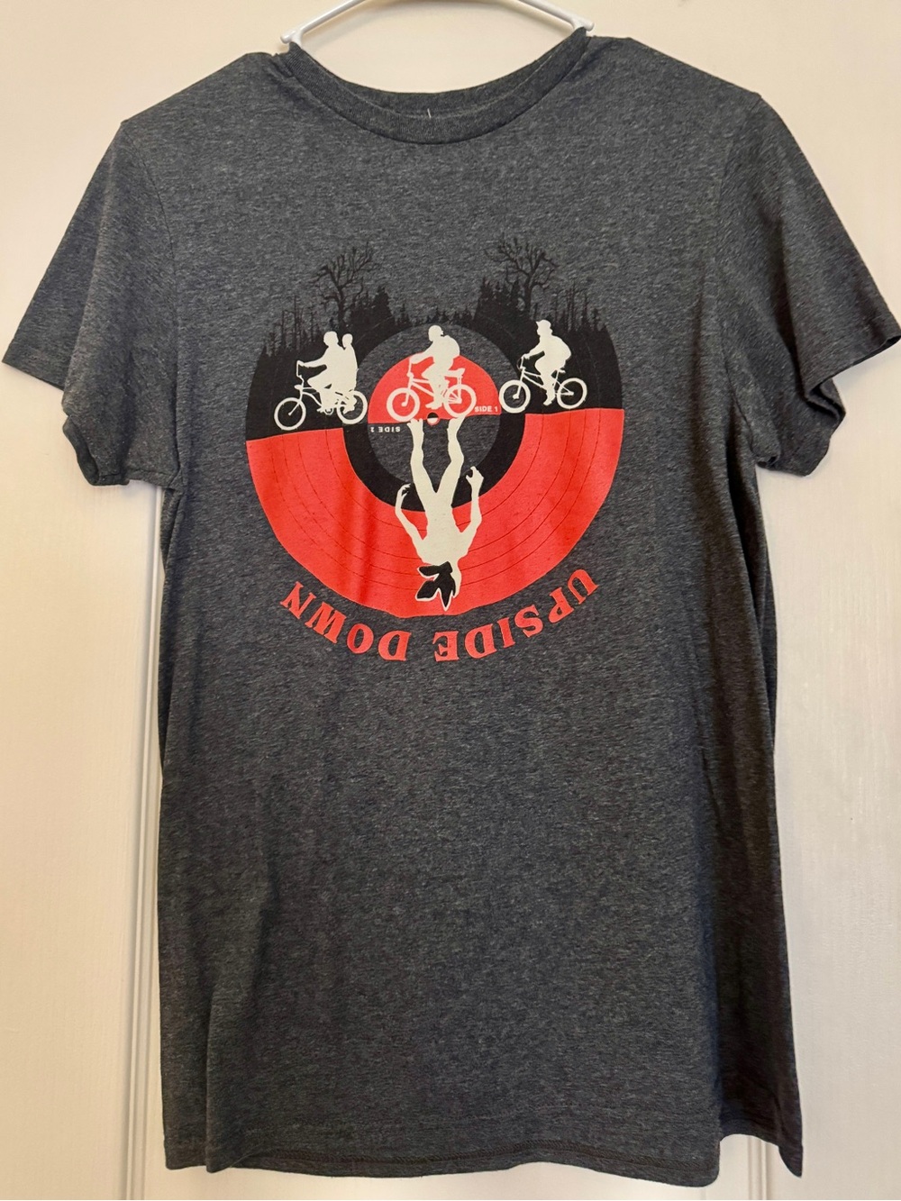 NWOT Stranger Things Upside Down Graphic Crew Neck T‑Shirt Charcoal/Red Netflix